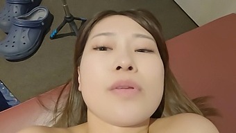 Japán Kis Tini Egy Kávézóban Kefél És Keményen Elélvez
